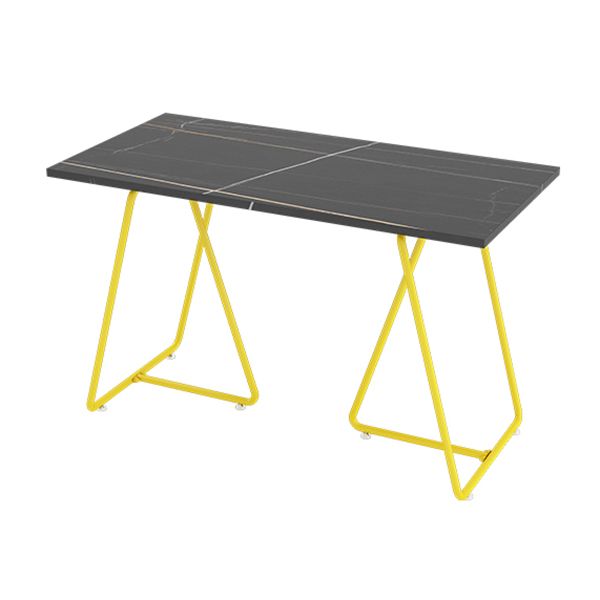 Mesa de cena de piedra sinterizada industrial mesa de mesa negra con marco amarillo para comedor