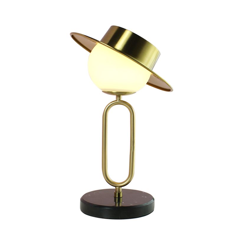 Metal Hat Desk Light Cartoon 1 Lámpara de mesa de luz con sombra de vidrio crema y base de mármol en latón