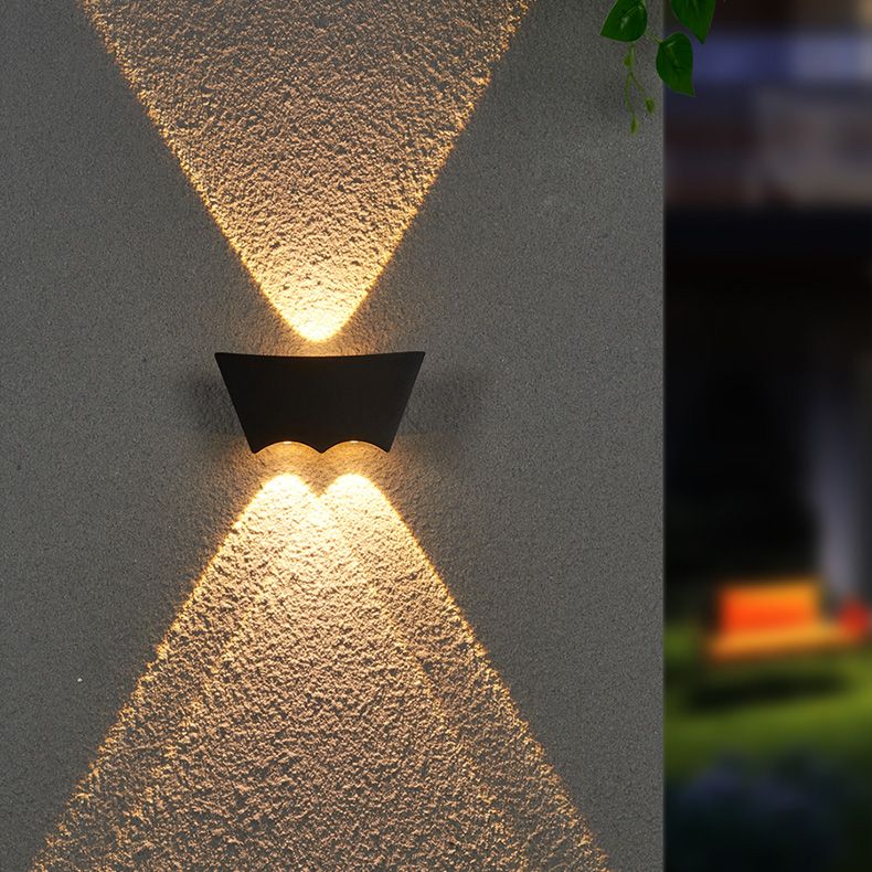 Modern Minimalist Style Up and Down LED Wall Sconce Metal Sconce Light Fixtures for Outside Wall