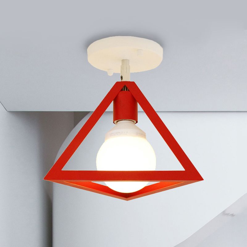 Lámpara de techo semi empotrada de jaula de alambre industrial retro con pantalla triangular Lámpara de techo de metal de 1 cabezal en negro/gris/blanco