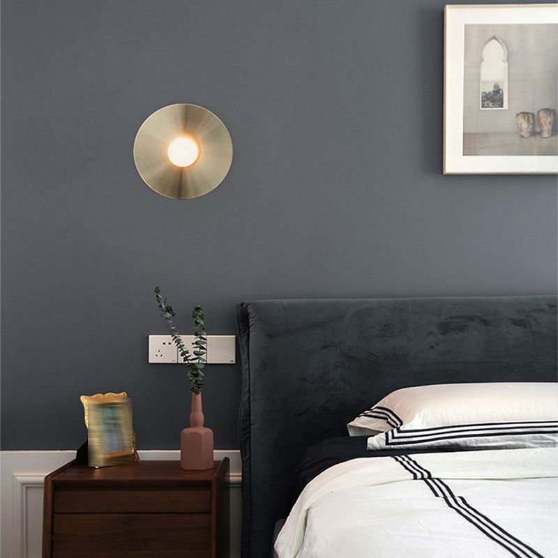 Modern Style Wall Lamp Metallic Wall Light Sconce for Bedroom