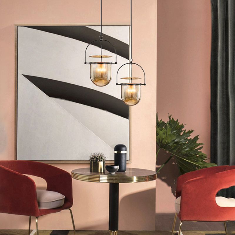 Lampada industriale a sospensione singola vintage lampada in ferro laccata con tonalità in vetro ambra