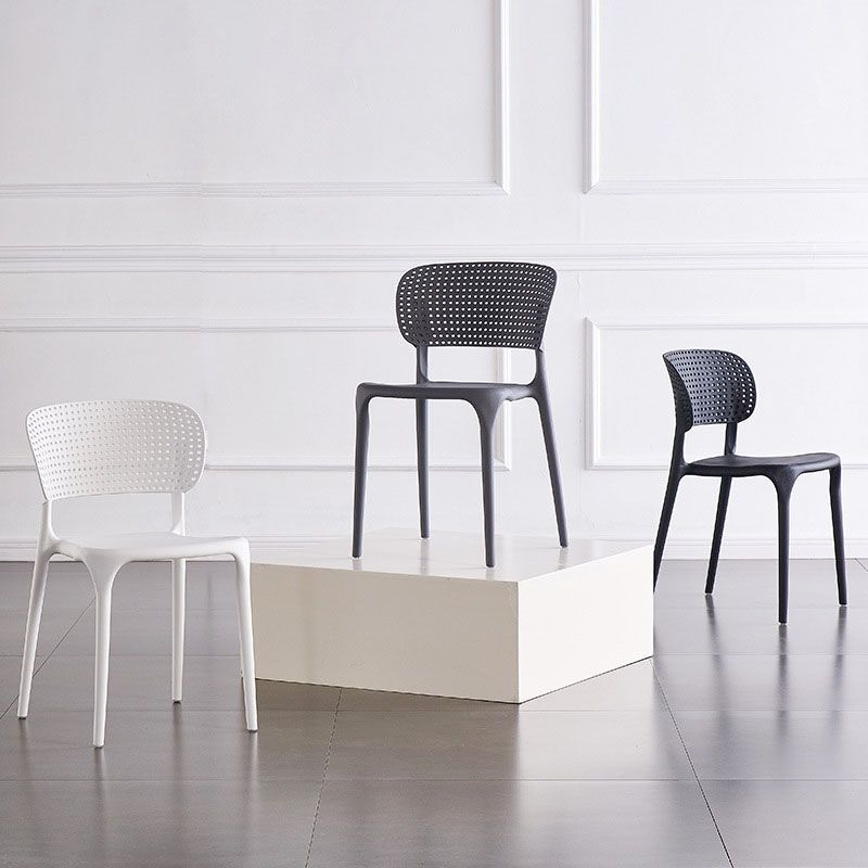 Plástico colorido que cena la silla lateral trasera abierta del estilo nórdico de las sillas sin brazos