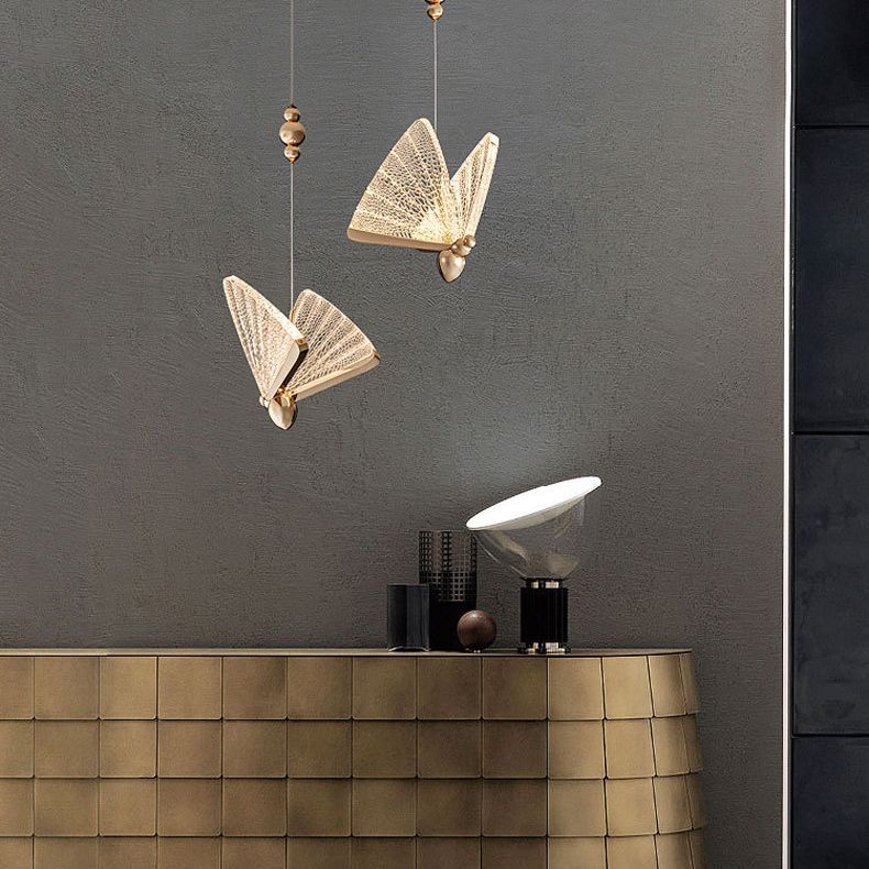 Luz colgante de mariposa dorada en estilo creativo moderno de hierro forjado que colgaba con sombra acrílica