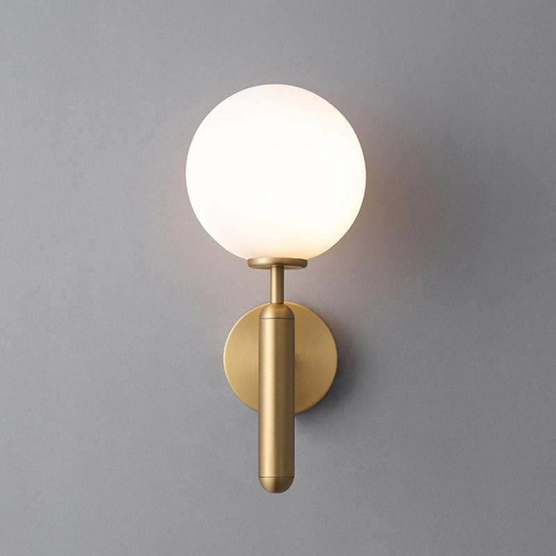 Melkachtige witte bal en waterpatroon bal eigentijds 1 hoofd wandmontage verlichting in messing