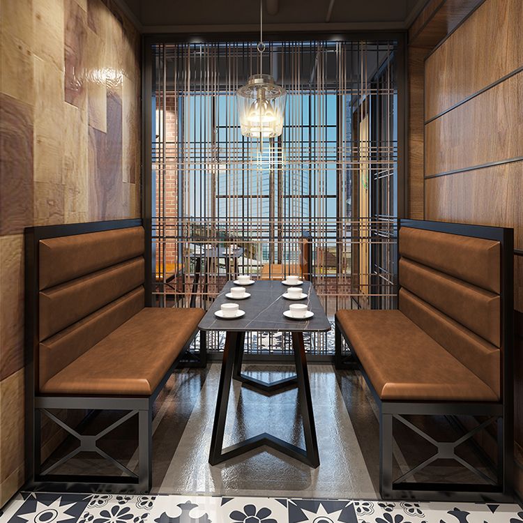 Mesa de mesa de estilo industrial con marco negro para comedor