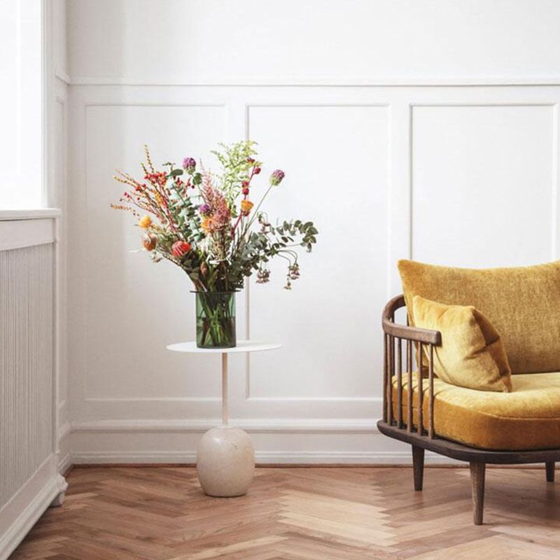 Modern Round Metal Side Table 15.74" Wide Pedestal End Table