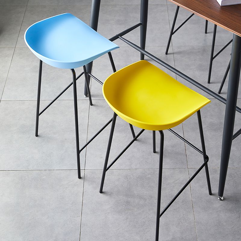Contemporary Low Back Armless Bar Stool Plastic Bar Stool with Metal Legs