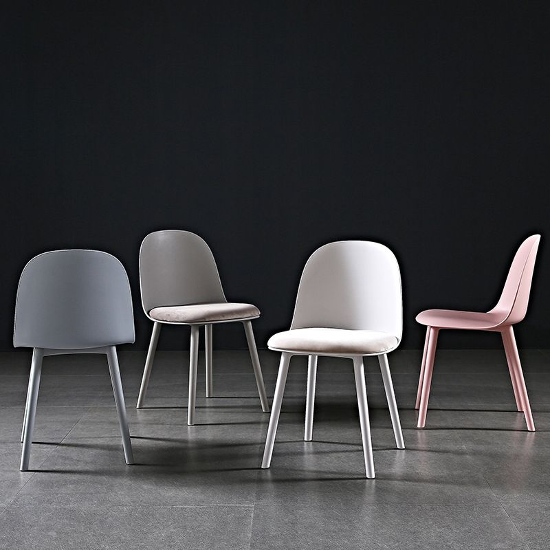 Chaise d'appoint de restaurant scandinave en plastique, finition mate, chaise de salle à manger Parsons (Ensemble de 4)