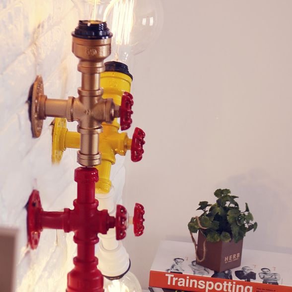 Metallic Rohrleitungslampe Industrial 1 Lampenbauernhaus-Wandleuchte mit rotem Ventil in Weiß/Rot, 1/5-Pack