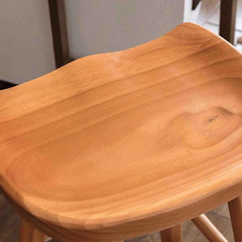 Barhocker im Industriestil, Holzbeine, Sattelsitz, Barhocker für Restaurantbar