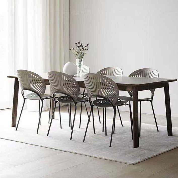 Silla lateral casera contemporánea con respaldo abierto, patas de metal, silla de comedor de madera