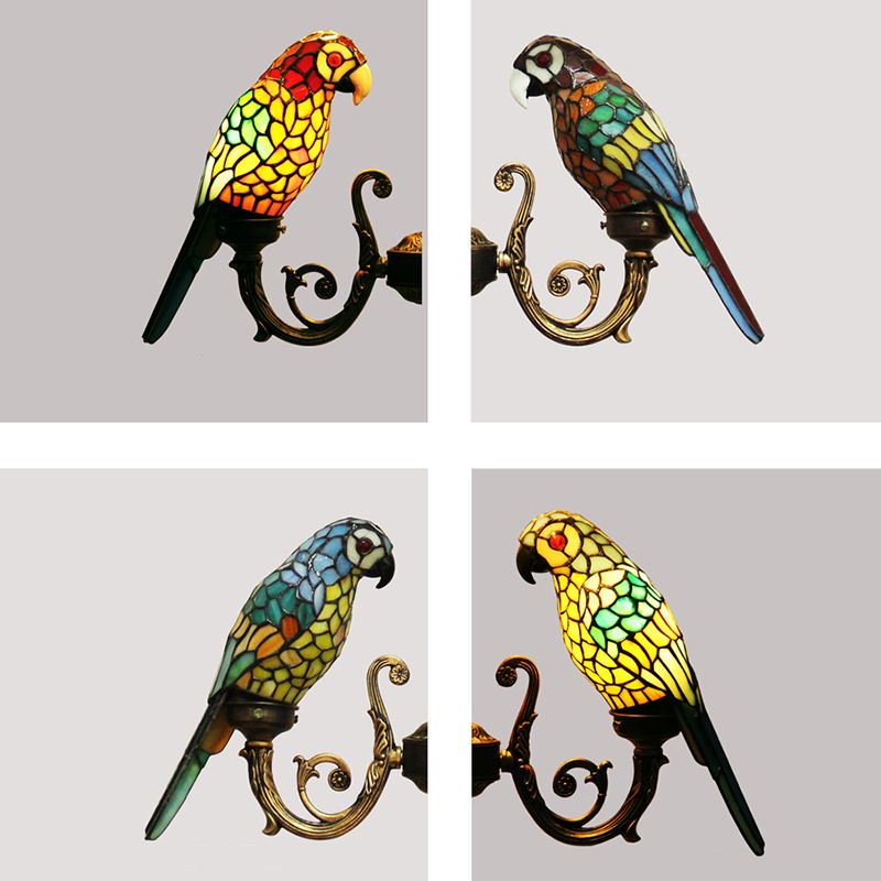 Luce a sospensione in ferro battuto nella luce del soffitto in vetro per pappagallo in stile artistico Tiffany per corridoio