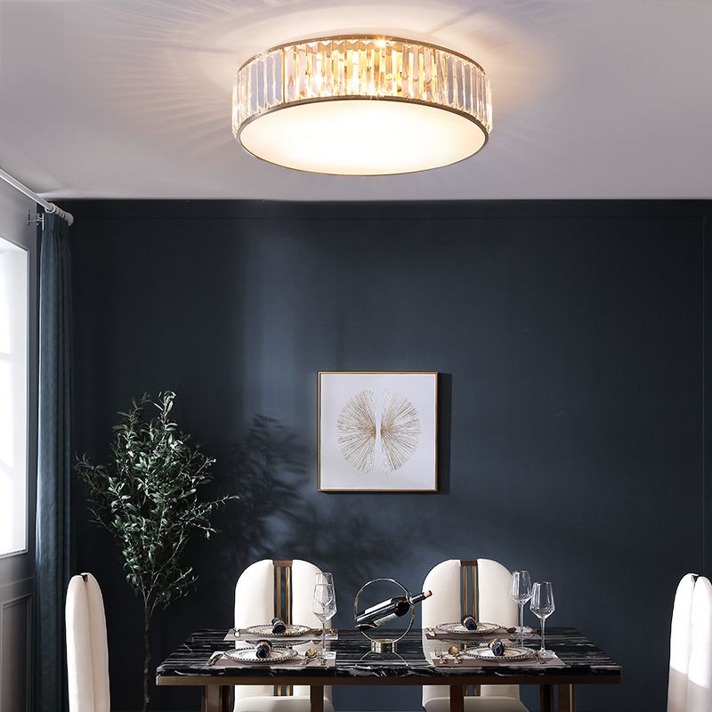 Plafonnier circulaire doré en cuivre de style luxe colonial avec abat-jour en cristal
