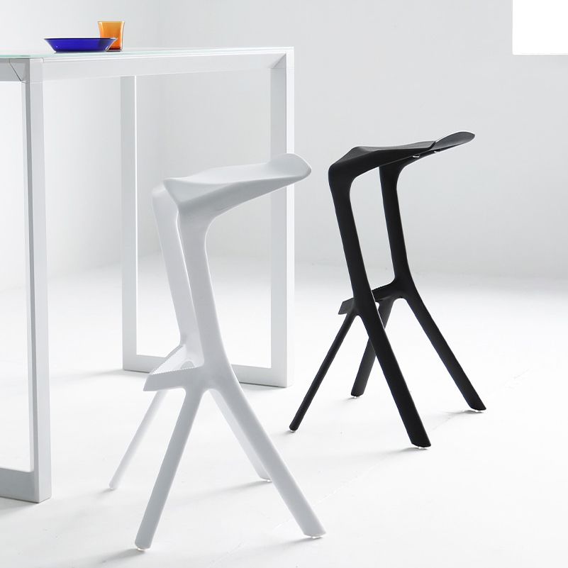 Industrial Plastic Bar Stool Indoor Stackable Bar Height Stool