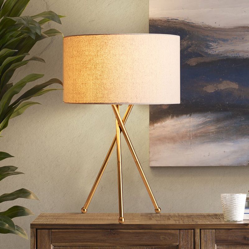 Lampada da tavolo in tessuto a forma di tamburo Lampada da comodino artistica a 1 lampadina con treppiede metallico