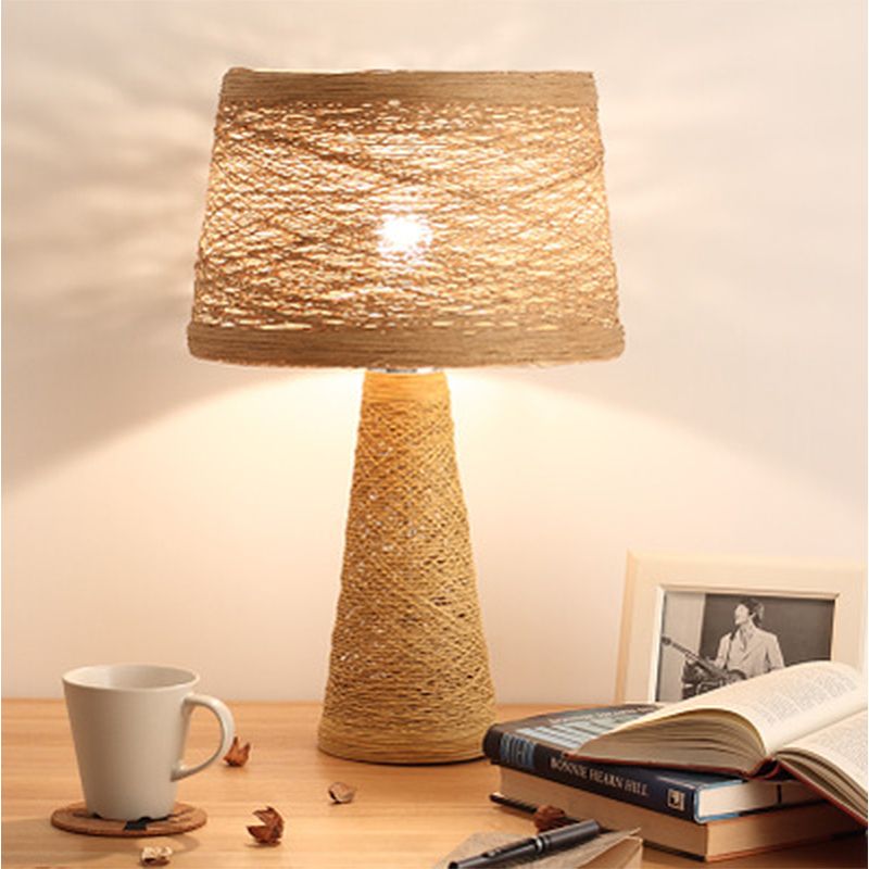 1 Bulbe Salle Bureau Light Style Asian White / Tan Reading Livre lampe avec ombre en rotin