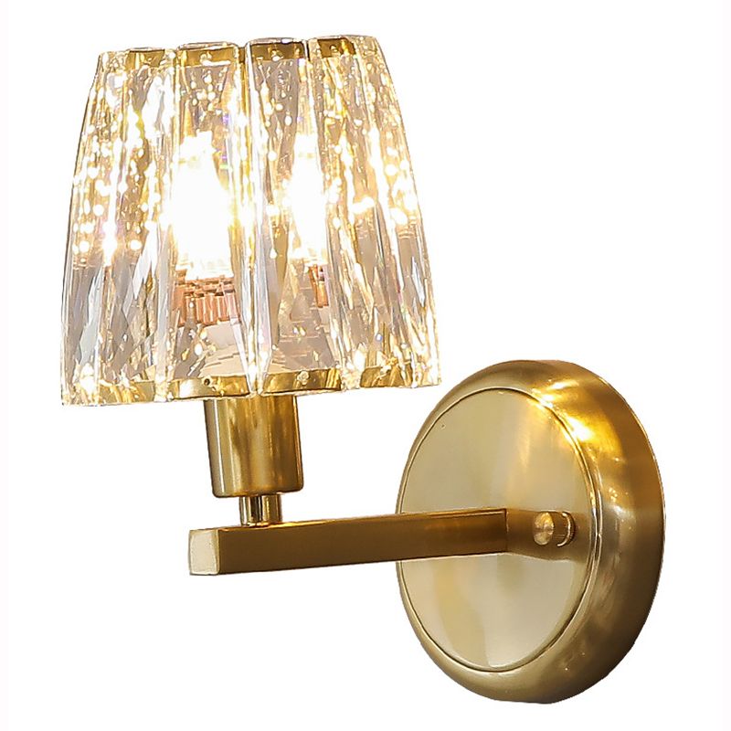 Geometrischer Schatten Einleichter Wandleuchter moderner Kristallwandmontage Leuchte in Messing