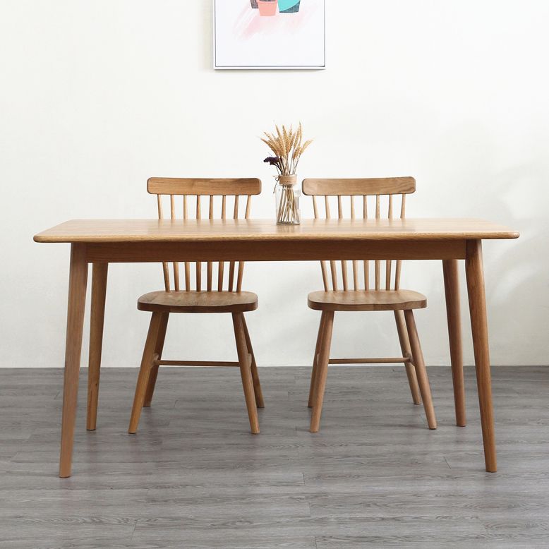Table à manger décontractée rectangle Tone brune table fixe avec du bois massif en chêne