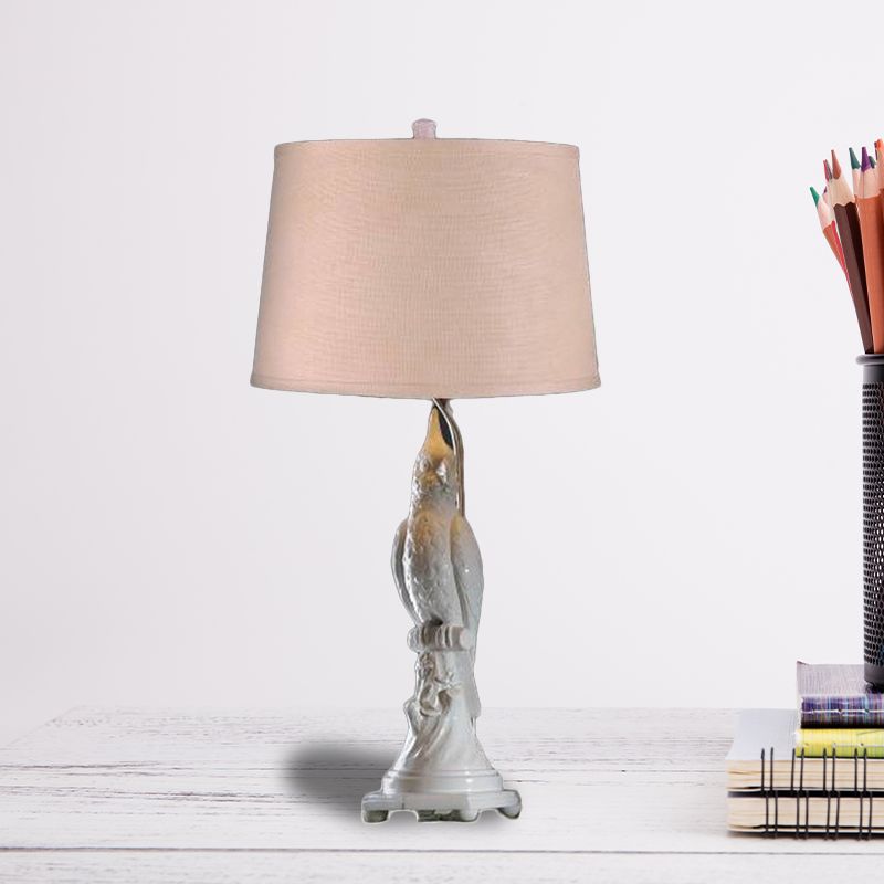 Lámpara de escritorio LED modernista con pantalla de tela, lámpara de escritorio pequeña de cono verde/blanco con base de pájaro