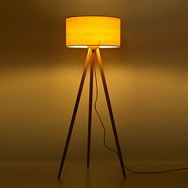 Lámpara de pie del trípode lámpara de pie de madera luz LED simple con sombra de cilindro, beige