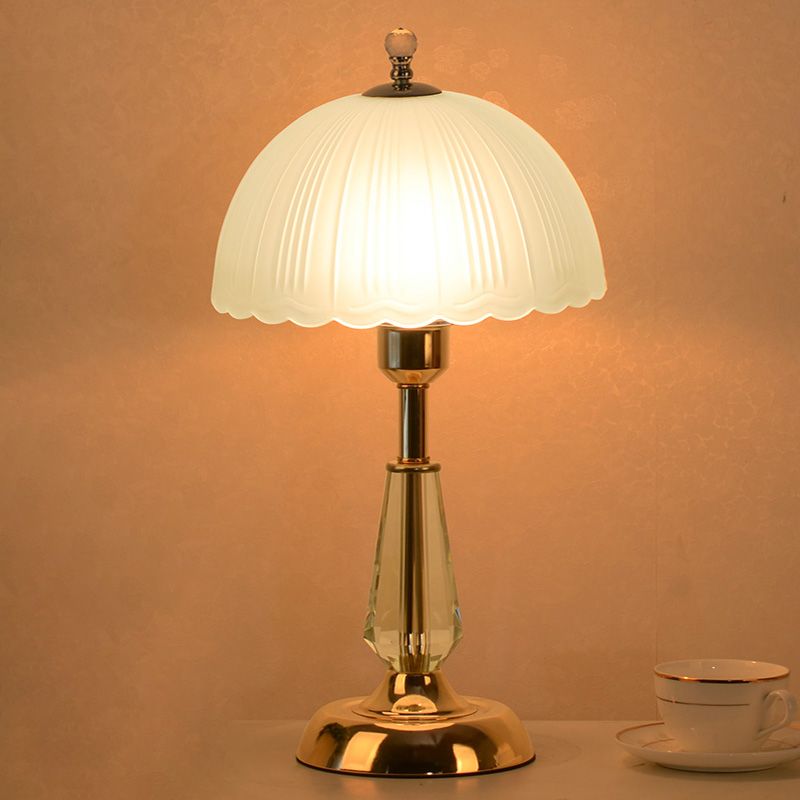 1 table de salon de tête légère lampe de table de chevet contemporaine avec une teinte en verre givré en dôme