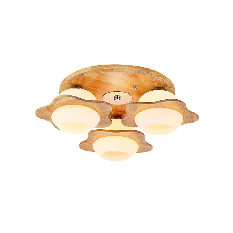 Modernistische 3/5-Licht-Unterputz-Lampenfassung aus Holz mit gefangenem Blumenmuster in Beige und kugelförmigem Milchglasschirm