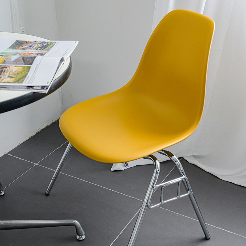 Minimalistische stijl vaste rug plastic stoel voor huisgebruik stapelbare armloze zijstoel