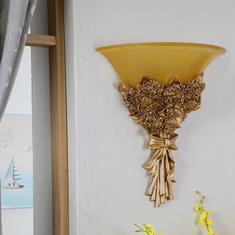 Wandleuchte im Vintage-Stil, breite Glocke, 1 Licht, Bernstein/Milchglas, Blumenstrauß-Wandleuchte in Gold/Mehrfarbig