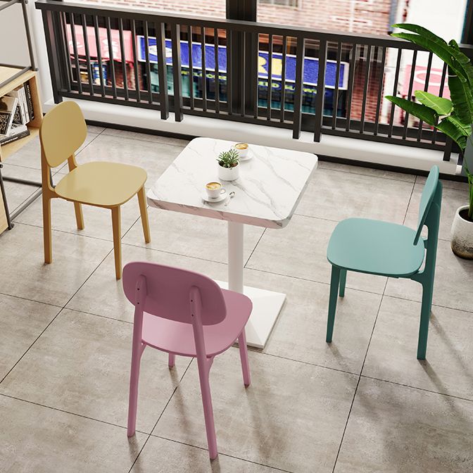 Silla de comedor de estilo moderno, sillas laterales de plástico sin brazos para cocina (juego de 4)