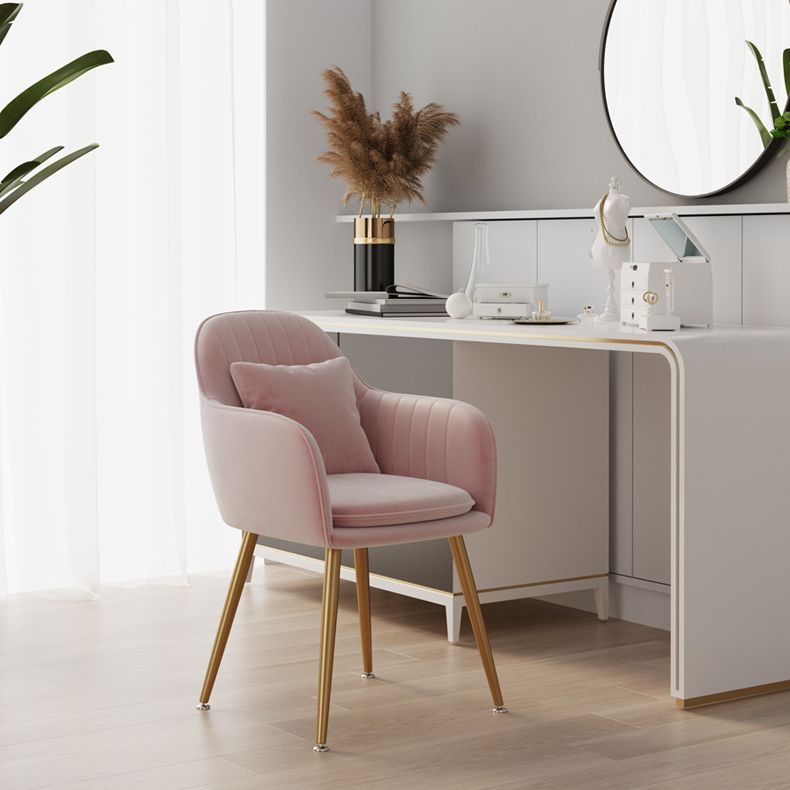 Silla de comedor de metal de estilo escandinavo Silla tapizada dormitorio con brazo