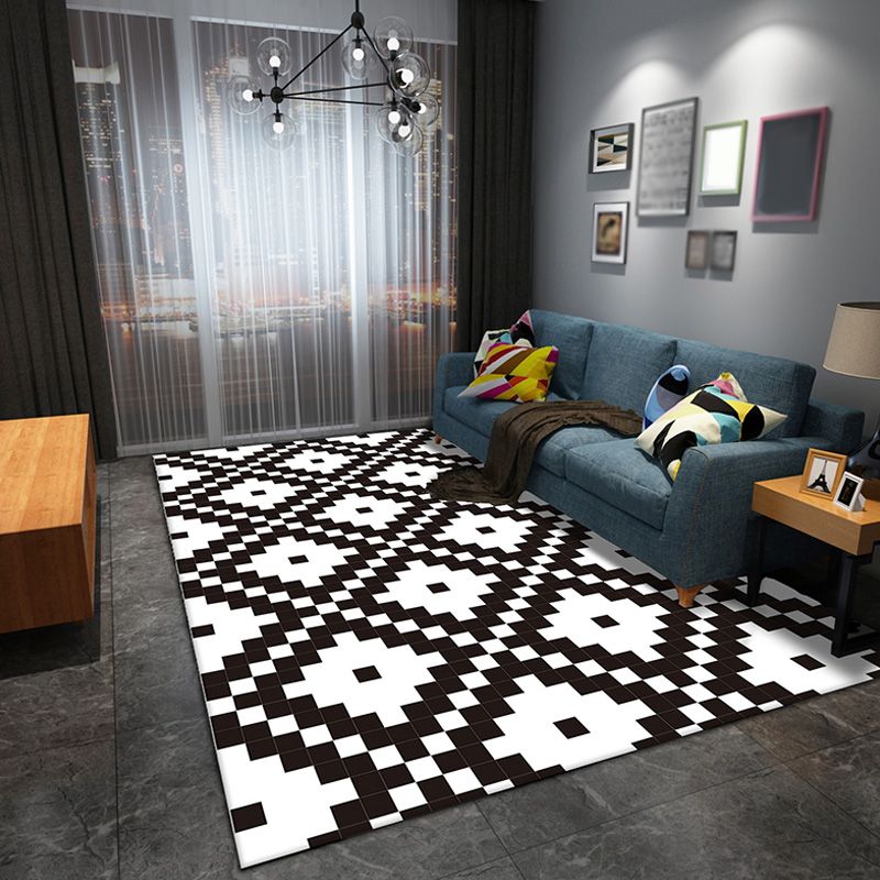 Modernist Checked Pattern Rug Black and White Polyester Rug Non-Slip Backing Washable Pet Friendly Carpet for Bedroom