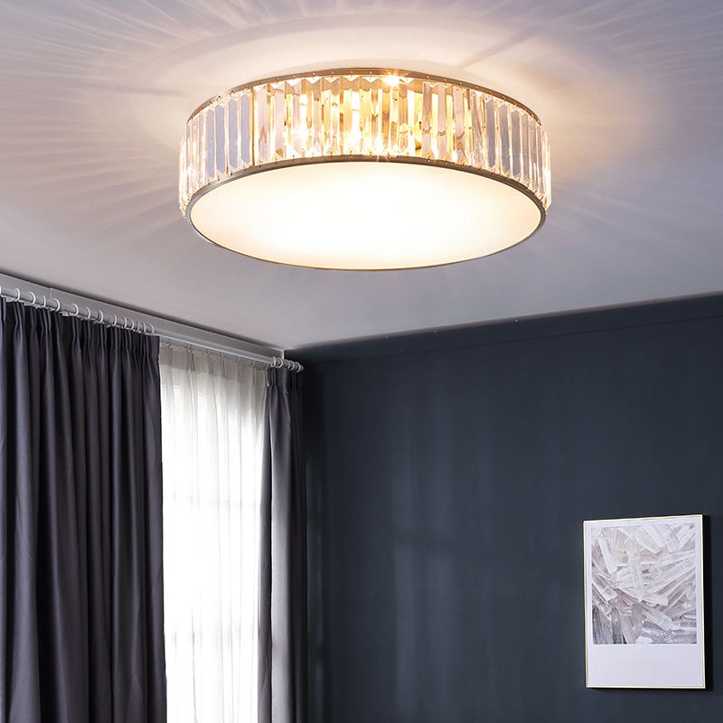 Plafonnier circulaire doré en cuivre de style luxe colonial avec abat-jour en cristal