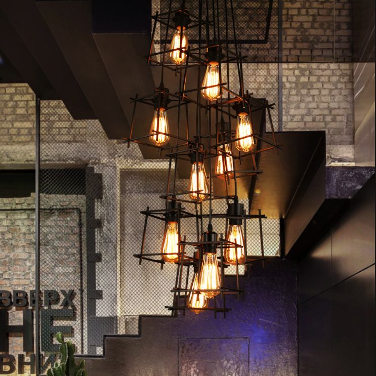 Luz colgante geométrica negra en araña de hierro forjado de estilo vintage industrial con marco de hierro