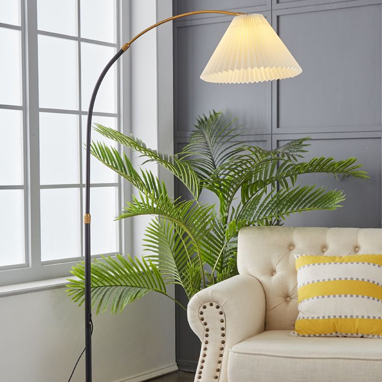 Moderne eenvoudige ijzeren vloerlamp verstelbare lamp vloerlicht met stoffen schaduw voor slaapkamer