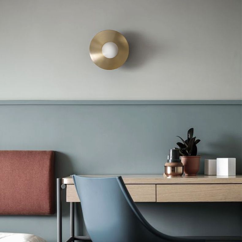 Modern Style Wall Lamp Metallic Wall Light Sconce for Bedroom