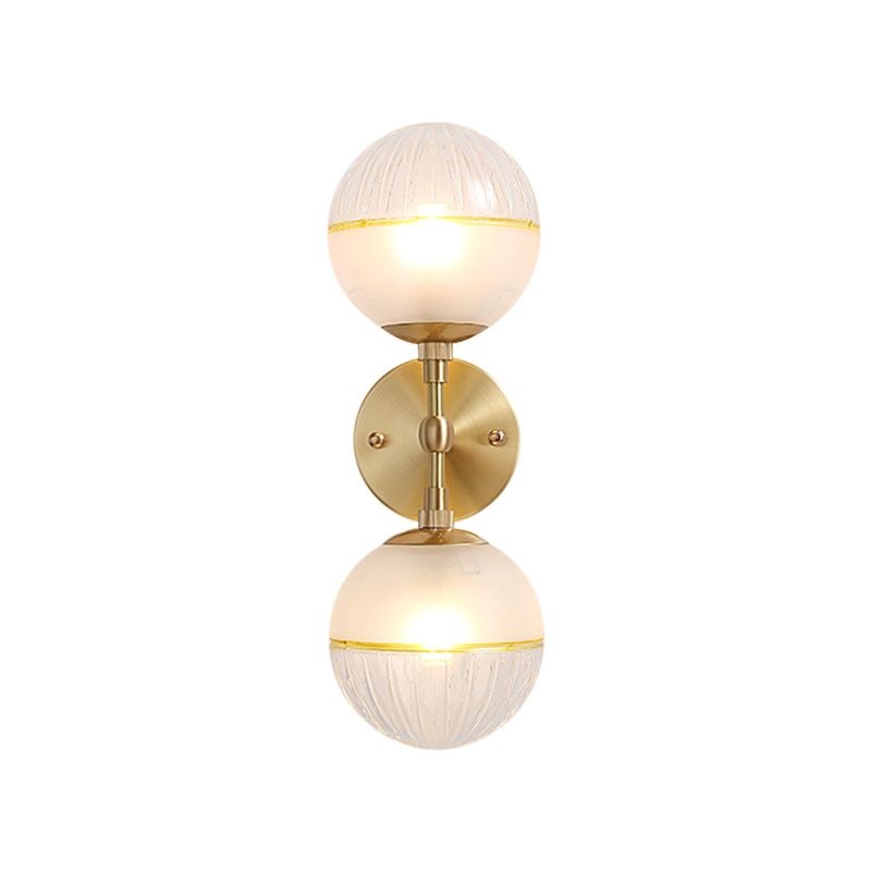 Modernisme bolvormige wandverlichting Frosted glas 2 bollen SCONCE LICT -armatuur in messing
