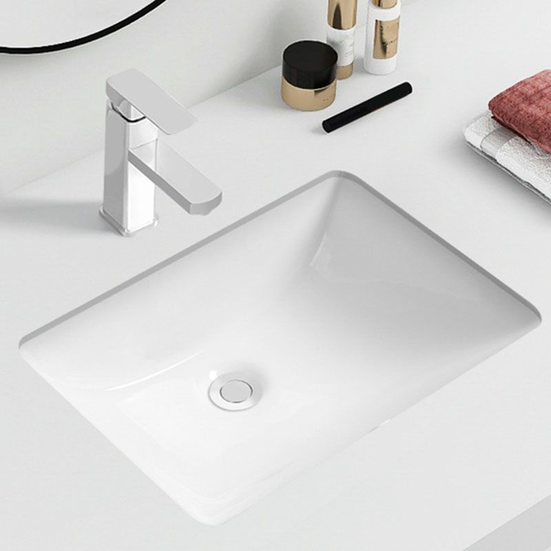 Modern Porcelain Bathroom Sink Undermount Bathroom Sink in White(Not Including Faucet)