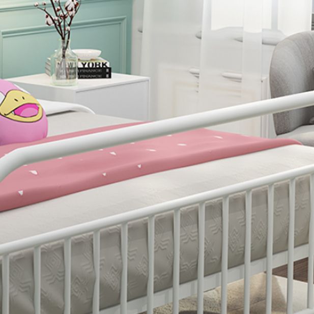 Modern Style Metal Frame Standard Bed with Open-Frame Headboard