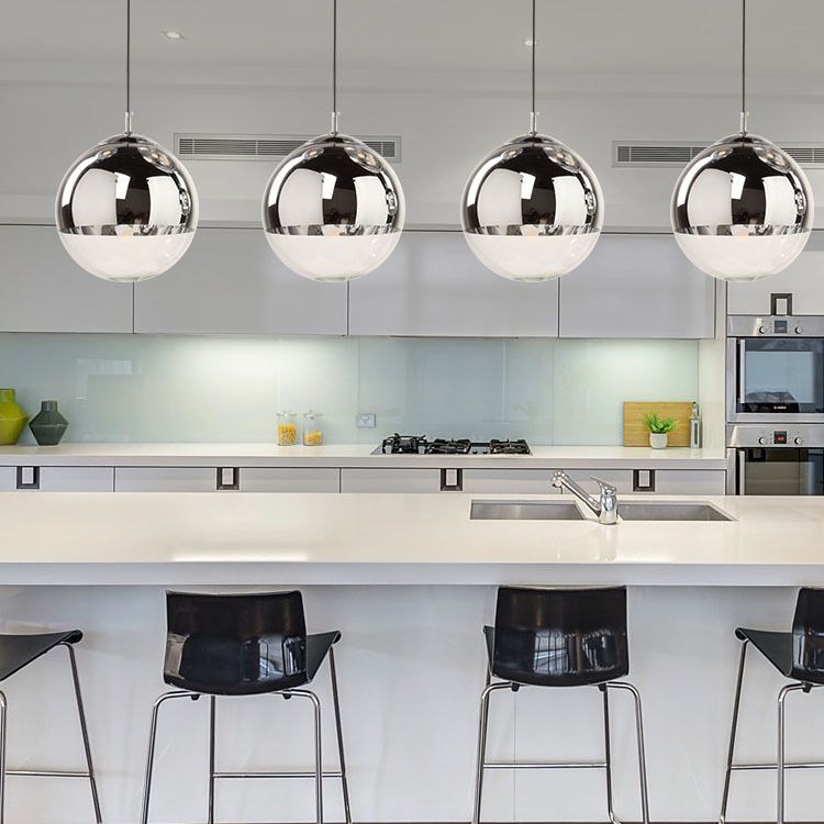Moderner Glasglasanhänger Light Globe Platting Spiegelte hängende Licht in Silber für Nachtbalken