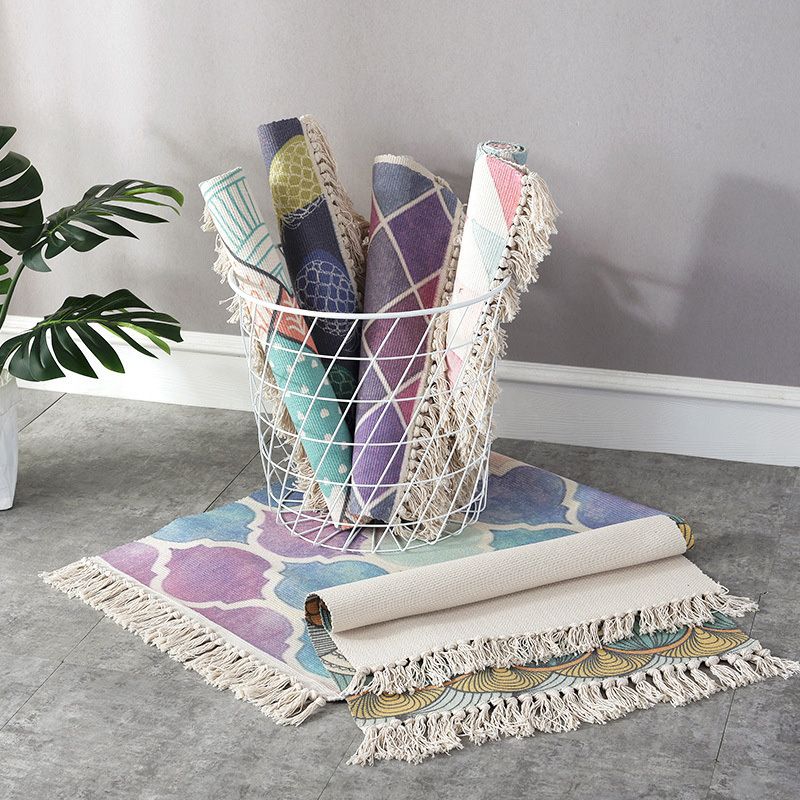 Tapis rétro multicolore décontracté.