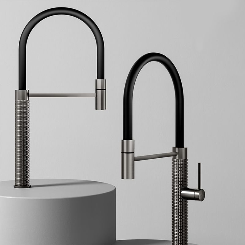 Traditional Single Level Kitchen Faucet Lead Free Metal Faucet