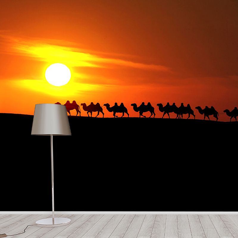 Donkere kleur moderne muurschildering hele woestijnlandschap met kameel bij zonsondergang muur decor voor thuis