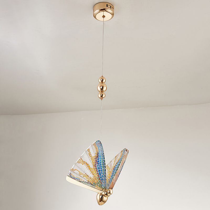 Lampe suspendue à LED en or acrylique dans le style en alliage zinc moderne de style artistique