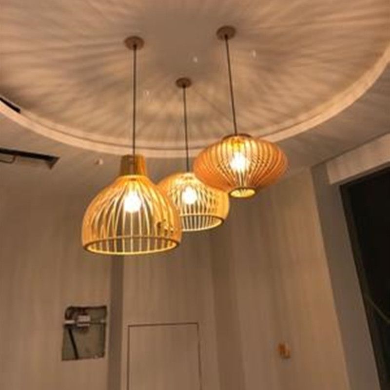 Éclairage suspendu de style contemporain avec une teinte en bois avec une teinte en bois