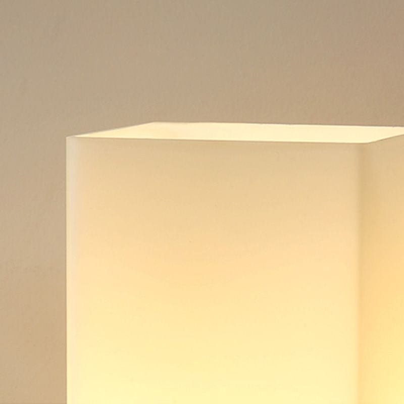 Lampada da tavolo con fiori e vasi Lampada da notte cromata a 1 luce in vetro bianco nordico con decorazioni floreali