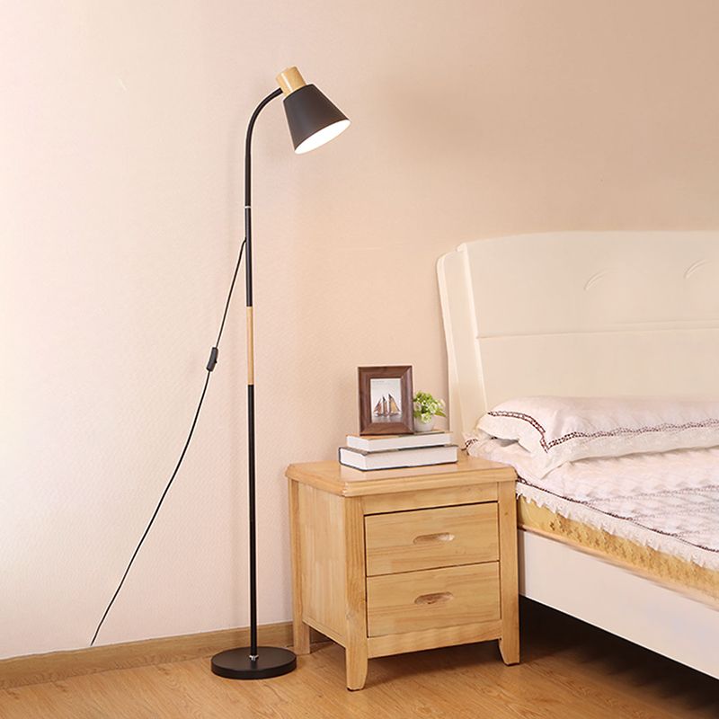 Lampada da pavimento del soggiorno conico Metallic Minimalista a bulbo singolo Luce