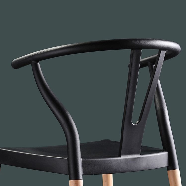 Sedia moderna del braccio braccio di faggio con finitura opaca sedia da pranzo in plastica