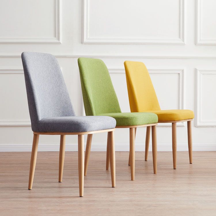 Silla de comedor moderna para interiores y exteriores, silla con respaldo sólido acolchado sin brazos de metal