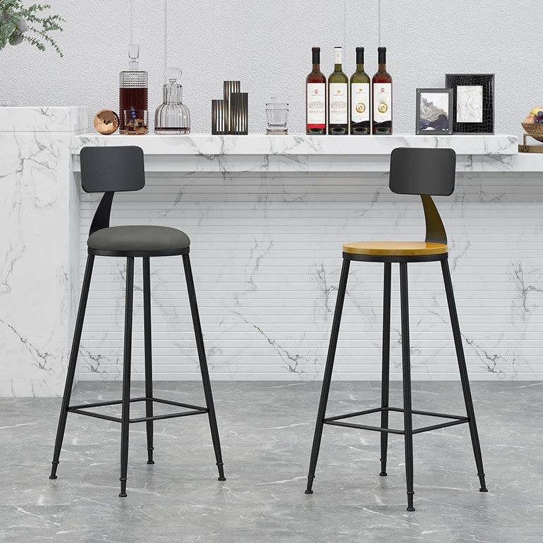 Industrial Coffee Shop Footrest Stool Matte Finish Iron Bar Stool